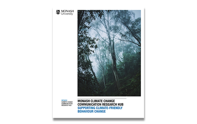 这是支持气候友好行为传单的封面，展示了森林中的树木。